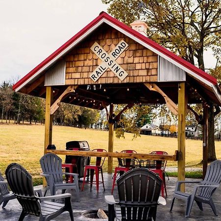 Вилла Bourbon Trail: Caboose On The Farm Lawrenceburg Экстерьер фото