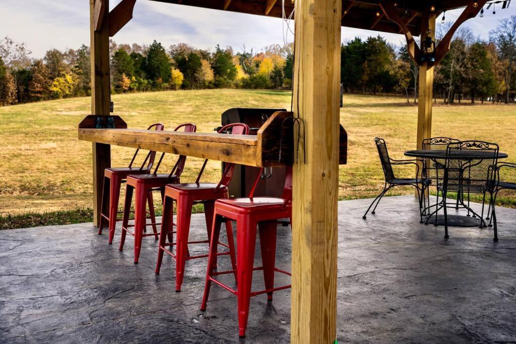 Вилла Bourbon Trail: Caboose On The Farm Lawrenceburg Экстерьер фото