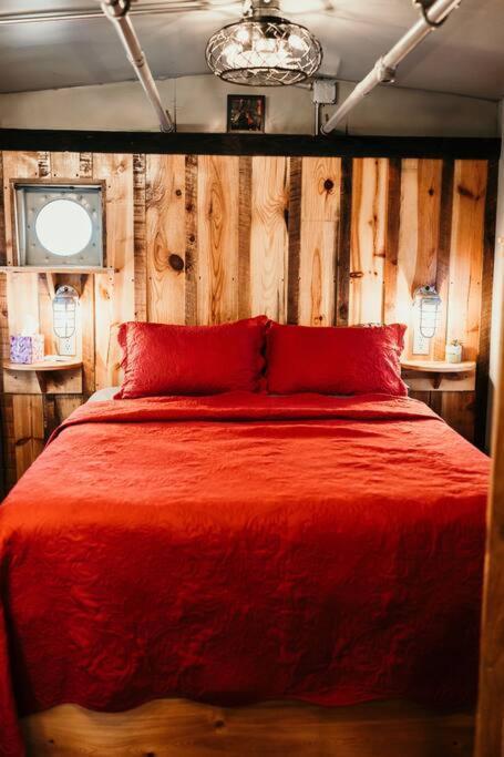 Вилла Bourbon Trail: Caboose On The Farm Lawrenceburg Экстерьер фото