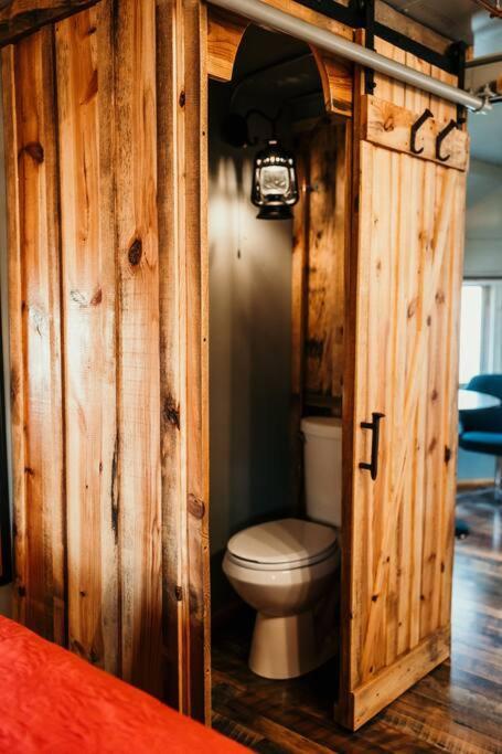 Вилла Bourbon Trail: Caboose On The Farm Lawrenceburg Экстерьер фото