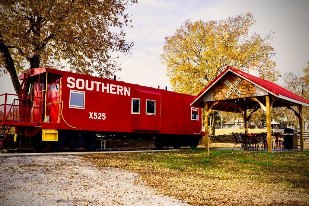 Вилла Bourbon Trail: Caboose On The Farm Lawrenceburg Экстерьер фото