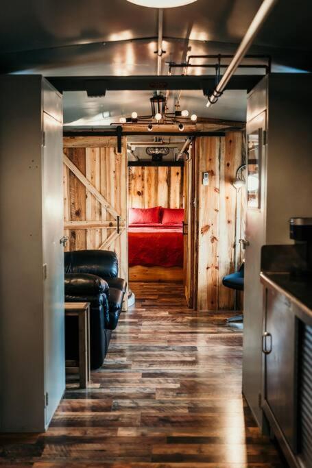 Вилла Bourbon Trail: Caboose On The Farm Lawrenceburg Экстерьер фото